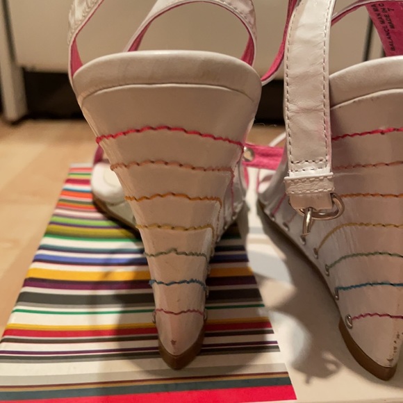 White Wedge Leather Sandals by NaNa size 7M - Picture 5 of 11